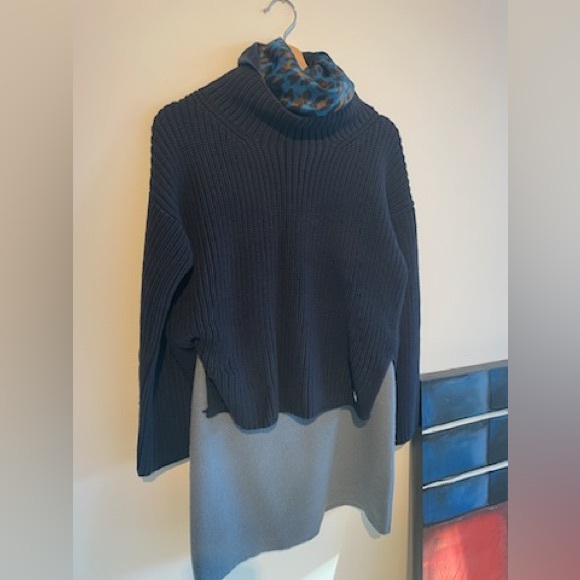 Mini Skirt 🐳 - Picture 2 of 2